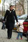 Amsterdam 15 januari 2004
Prinses Annette en prinses Isabella v Vollenhoven na bezoek aan dokter.