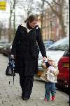 Amsterdam 15 januari 2004
Prinses Annette en prinses Isabella v Vollenhoven na bezoek aan dokter.