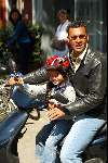 Amsterdam 1 juni 2002
Ruud Gullit en Joelle Gullit op scooter