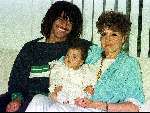 Ruud Gullit whit his first wife Yvonne de Vries and the first baby Felicity Gullit
Eindhoven, 1986