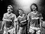 AJAX-PSV, komp 1985/1986, eindstand 2-4
28 augustus 1985
Vreugde bij v.l.n.r.: Ton Lokhof, Rene v d Gijp en Ruud Gullit