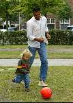 Amsterdam 30 augustus 2003
Ruud Gullit voetballen met  Maxim Gullit