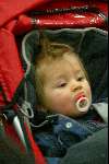 Amsterdam 2 januari 2003
Wendy v Dijk met haar zoontje Sem en een vriendin op Schiphol.