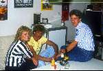 Sandy Zangeres met vriend en Tom Peters