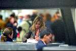Amsterdam 2 januari 2003
Wendy v Dijk met haar zoontje Sem en een vriendin op Schiphol.