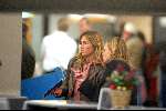 Amsterdam 2 januari 2003
Wendy v Dijk met haar zoontje Sem en een vriendin op Schiphol.