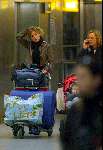 Amsterdam 2 januari 2003
Wendy v Dijk met haar zoontje Sem en een vriendin op Schiphol.