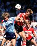 Addick Koot in een luchtduel met FC Utrecht speler....
Op achtergrond Rob McDonald
1988