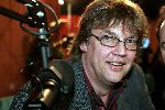 Hilversum 6 januari 2005
Aktie  555 voor azie in studio 22.
Henk Westbroek