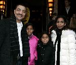 Amsterdam 4 december 2004
Premiere Erik of het klein insectenboek in Tuschinski.
Jurgen Raayman met vrouw en kinderen
