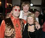 Nijmegen 26 januari 2005
Premiere mucical Hair in Nijmegen.
  Erwin Kettman met zlook a like Arnold Schwarzenegger Niek Lauwers met vrouw