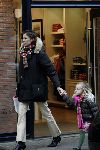 msterdam 9 januari 2005
Prinses Marilene winkelen in de uitverkoop op pc hooftstrat samen met Anna.