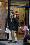 msterdam 9 januari 2005
Prinses Marilene winkelen in de uitverkoop op pc hooftstrat samen met Anna.