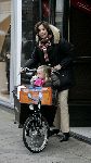 msterdam 9 januari 2005
Prinses Marilene winkelen in de uitverkoop op pc hooftstrat samen met Anna.