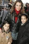 Amsterdam 23 januari 2005
Premiere van Lepel in Tuschinski.
Quincy Trustful met kinderen