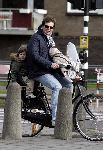 Amsterdam 23 januari 2005
Reinout Oerlemans met kinderen op fiets