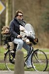 Amsterdam 23 januari 2005
Reinout Oerlemans met kinderen op fiets