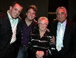 Tiel 8 december 2004
Surprisefeestje voor Ludo Voeten. Ludo met zoon Danny Voeten moeder en Rene Froger