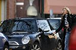 Amsterdam 13 januari 2006
Angela Kluivert met mini cooper cabrio winkelend