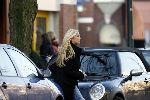 Amsterdam 13 januari 2006
Angela Kluivert met mini cooper cabrio winkelend