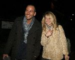 Amsterdam 14 januari 2006
Chantal Janzen met haar nieuwe vriend Roel Kyvelos na de opnames van idols