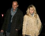 Amsterdam 14 januari 2006
Chantal Janzen met haar nieuwe vriend Roel Kyvelos na de opnames van idols