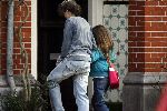 Amsterdam 14 januari 2006
Daphne Bunskoek is haar huis aan het verbouwen.
Wessel v Diepen en India komen op bezoek