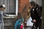 Amsterdam 14 januari 2006
Daphne Bunskoek is haar huis aan het verbouwen.
Wessel v Diepen en India komen op bezoek