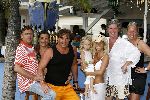 Curacao 6 januari 2006
Gerard Joling met Sylvana Borsasto en eigenaar Mambo(l) op curacao
