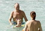 Curacao 7 januari 2006
Henk Poort en Marjolein Keunig en hun dochters  in zee bij Zanzibar