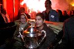 Alphen 19 januari 2006
Huldiging Jelle Klaasen en zijn vriendin nadat hij de lake side darts heet gewonnen. vader Jelle op de achtergrond