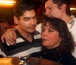 Vlijmen, 16 Januari 2006 Huldiging Darts Lakeside-kampioen
Jelle Klaassen met zijn broer en moeder
