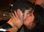 Vlijmen, 16 Januari 2006 Huldiging Darts Lakeside-kampioen
Jelle Klaassen met zijn moeder kussend