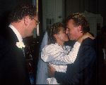 1986 Trouwen Joop v d Ende met Janine v d Ende
hier op de foto met Henny Huisman.