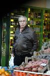 Amsterdam 10 januari 2006
Louis v Dijk doet boodschappen  op Cornelis schuytstraat
