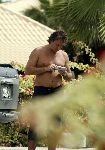 Curacao 5 januari 2006
Marco Borsato met gsm op vakantie op curacao