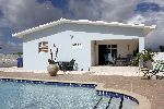 Curacao 7 januari 2006
Marianne Weber bij haar huis op Curacao