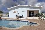 Curacao 7 januari 2006
Marianne Weber bij haar huis op Curacao