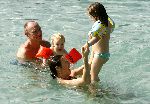 Curacao 7 januari 2006
Henk Poort en Marjolein Keunig en hun dochters  in zee bij Zanzibar