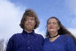 Rick v d Linden, organist en componist van de syfonische rockband EKSEPTION. Hij bewerkte klassieke muziek van o.a.Beethoven en Bach tot popmuziek
Overleden: 22 Januari 2006
Hier op de foto samen met zijn vrouw