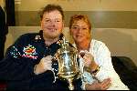 Schiphol 13 januari 2003
Raymond v Barneveld met zijn vrouw op schiphol na het  winnen  van 3e Embassy