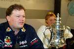 Schiphol 13 januari 2003
Raymond v Barneveld met zijn vrouw op schiphol na het  winnen  van 3e Embassy