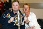 Schiphol 13 januari 2003
Raymond v Barneveld met zijn vrouw op schiphol na het  winnen  van 3e Embassy