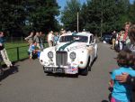 Oisterwijk, 15 Juli 2006
Eerste dag Classic Car Rally Amsterdam-Beijing
1e stop om afscheid te nemen van familie en vriendin bij Rosep
Bert Ziengs met Nijs v d Burg met hun Jaguar MK VII uit 1951