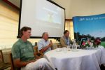 Zandvoort, 18 Juli 2006
KLM Dutch Open 2006 Persconferentie op de Kennemer Golfclub
Maarten Lafeber met toernooidirecteur Daan Slooter en Robbie v Erven Dorens