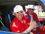 Oisterwijk, 15 Juli 2006
Eerste dag Classic Car Rally Amsterdam-Beijing
1e stop om afscheid te nemen van familie en vriendin bij Rosep
Dono Hardjowisastro met zijn man Henk Eijsbouts