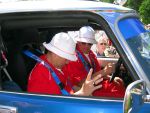 Oisterwijk, 15 Juli 2006
Eerste dag Classic Car Rally Amsterdam-Beijing
1e stop om afscheid te nemen van familie en vriendin bij Rosep
Dono Hardjowisastro met zijn man Henk Eijsbouts