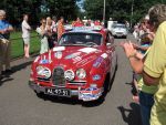 Oisterwijk, 15 Juli 2006
Eerste dag Classic Car Rally Amsterdam-Beijing
1e stop om afscheid te nemen van familie en vriendin bij Rosep
Esther Visser en Caroline de Greeff met Saab 96 uit 1960 bij vertrek
