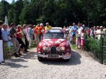 Oisterwijk, 15 Juli 2006
Eerste dag Classic Car Rally Amsterdam-Beijing
1e stop om afscheid te nemen van familie en vriendin bij Rosep
Esther Visser en Caroline de Greeff met Saab 96 uit 1960 bij vertrek