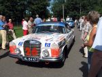 Oisterwijk, 15 Juli 2006
Eerste dag Classic Car Rally Amsterdam-Beijing
1e stop om afscheid te nemen van familie en vriendin bij Rosep
Gerard v Bergen en Maikel v Bergen met hun Mercedes 220 Coupe uit 1964